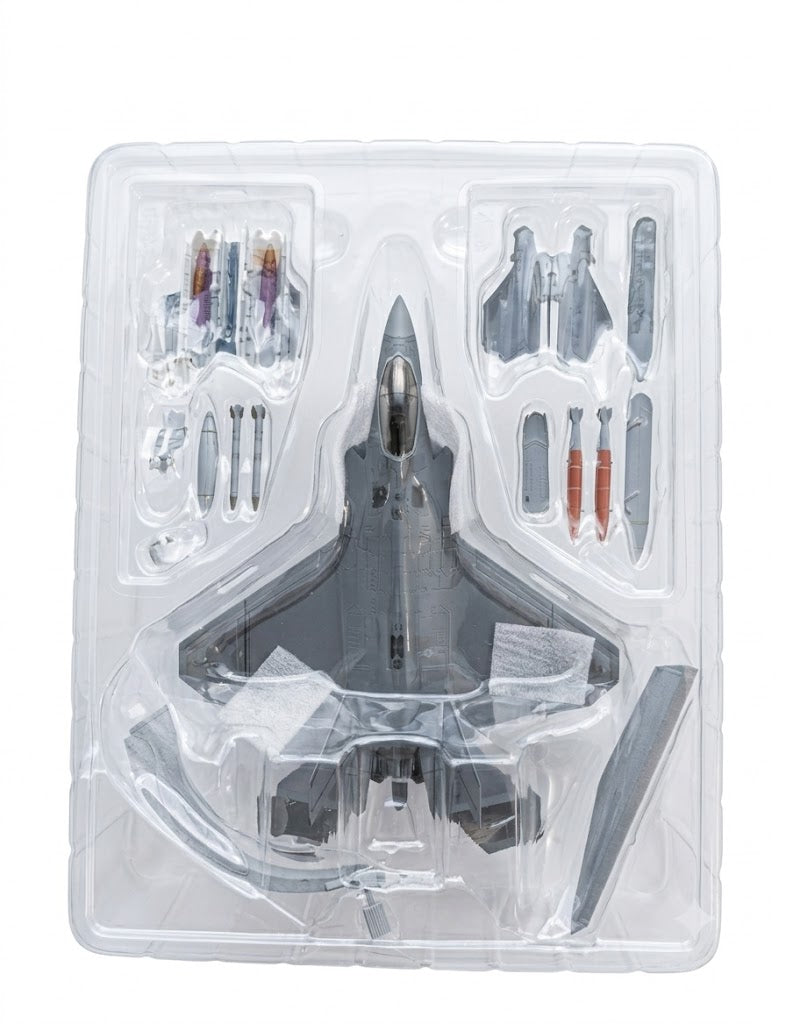 1/72 F-35C Lightning II US Navy diecast aircraft model securely packed inside transparent protective blister tray